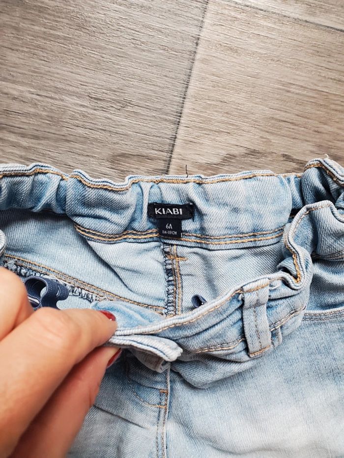 Short taille 6 ans bon état mais taché Kiabi - photo numéro 4