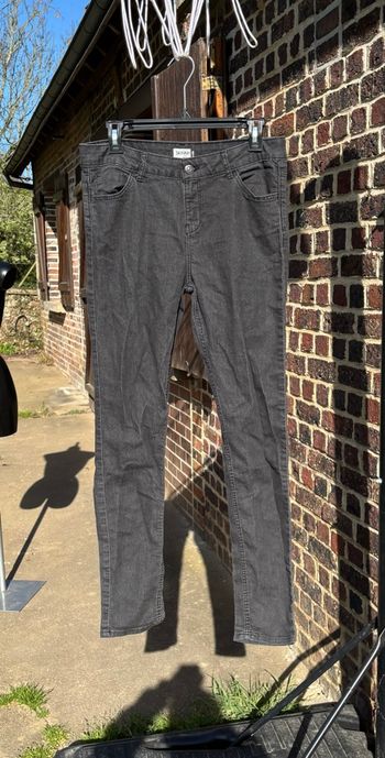 👖 Jean skinny gris foncé KIABI – Taille 40