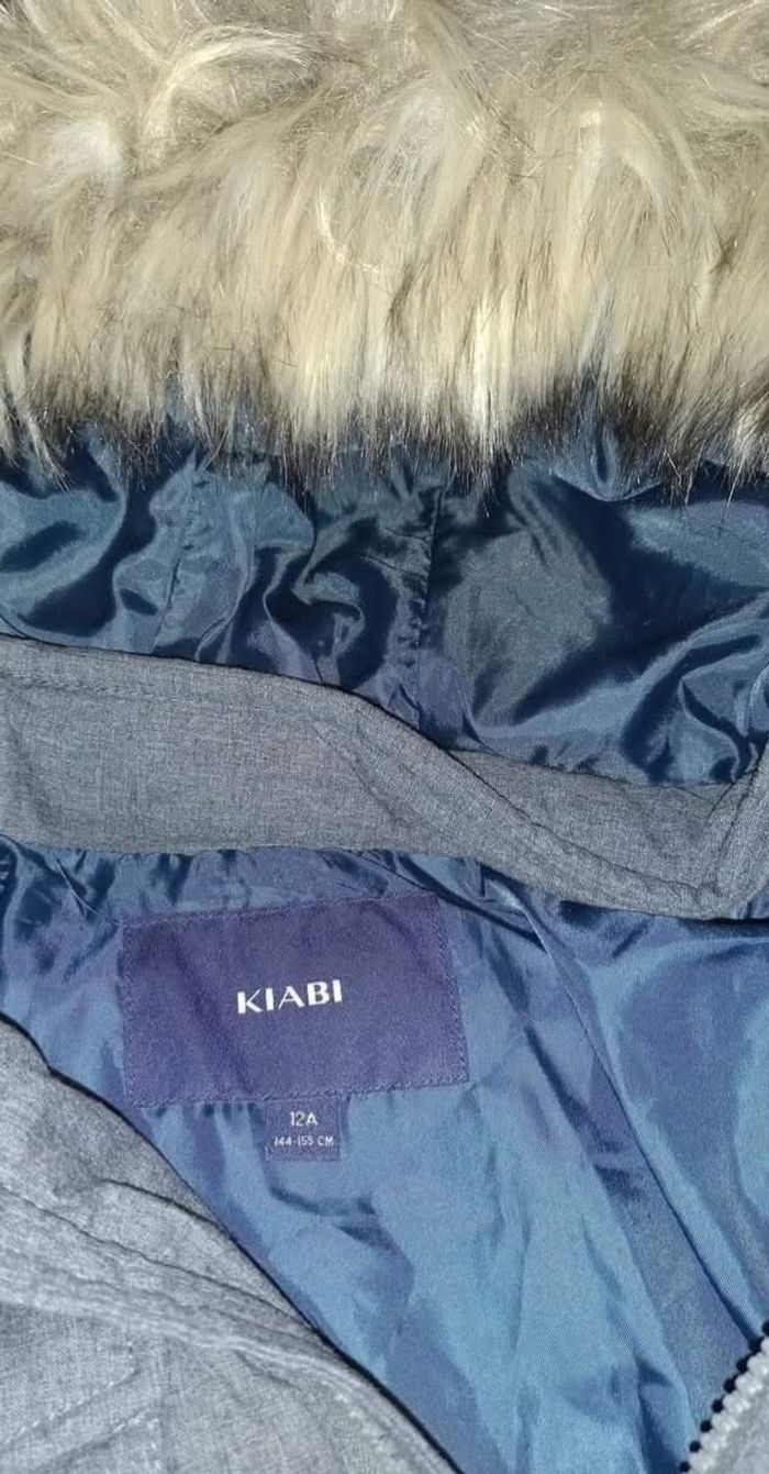Blouson kiabi 12 ans Gris/bleu marine 
Tres bon état car très peu mis - photo numéro 4