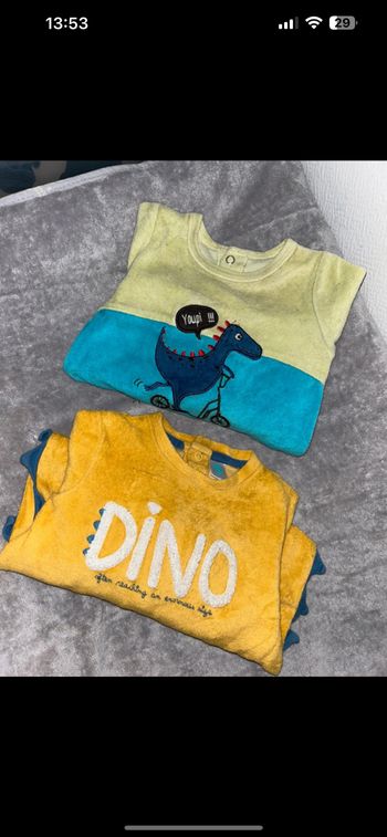 2 pyjamas dinosaures