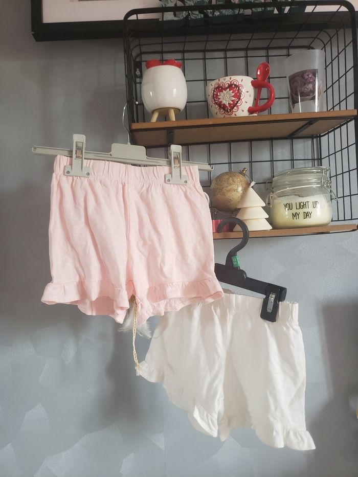 Lot de 2 shorts 🎀 Primark 12-18 mois 2€50 - photo numéro 2