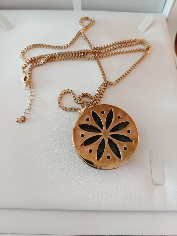 Très beau collier doré noir Marque 7 Ounces - photo numéro 5