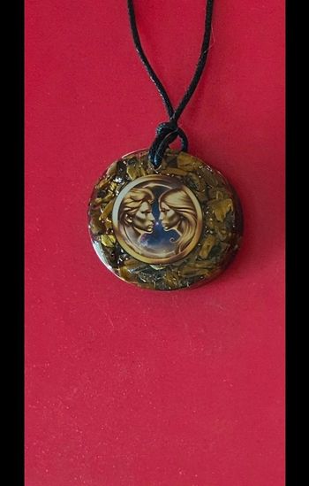 Collier pendentif orgonite astro gemeaux