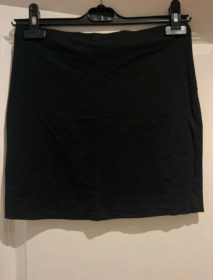 🌸 Minijupe H&M Basic noire taille S 36 en coton et elasthane - photo numéro 2