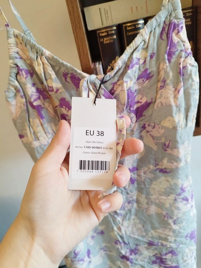 Très jolie robe NA-KD neuve taille 38 - photo numéro 3