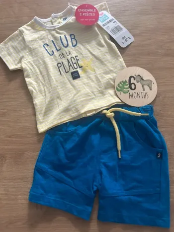 Ensemble T-shirt et short NEUF avec étiquette