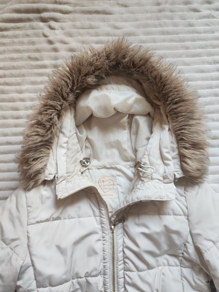 Doudoune blanche Cache Cache T36 – fausse fourrure amovible, chic et chaude ❄️ - photo numéro 4