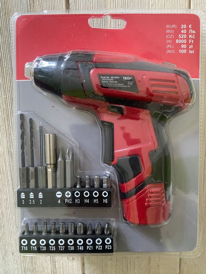 Perceuse avec accessoires et chargeur Neuf, encore scellé - photo numéro 4