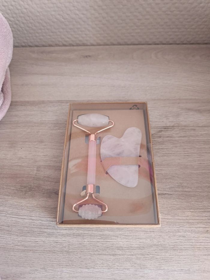 Kit cocooning plaid et masseur visage NEufs cadeau noël - photo numéro 4