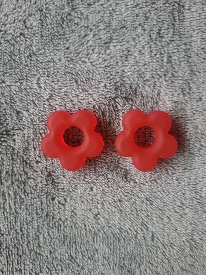 Pampilles fleurs rouges mates