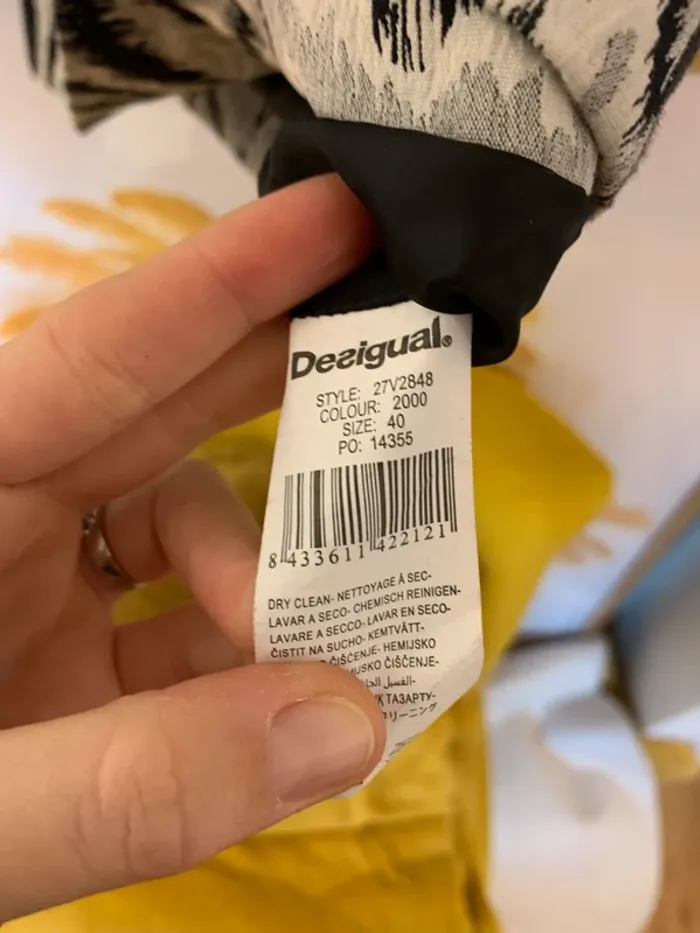 Robe Desigual blanche et noire taille 40 - photo numéro 4