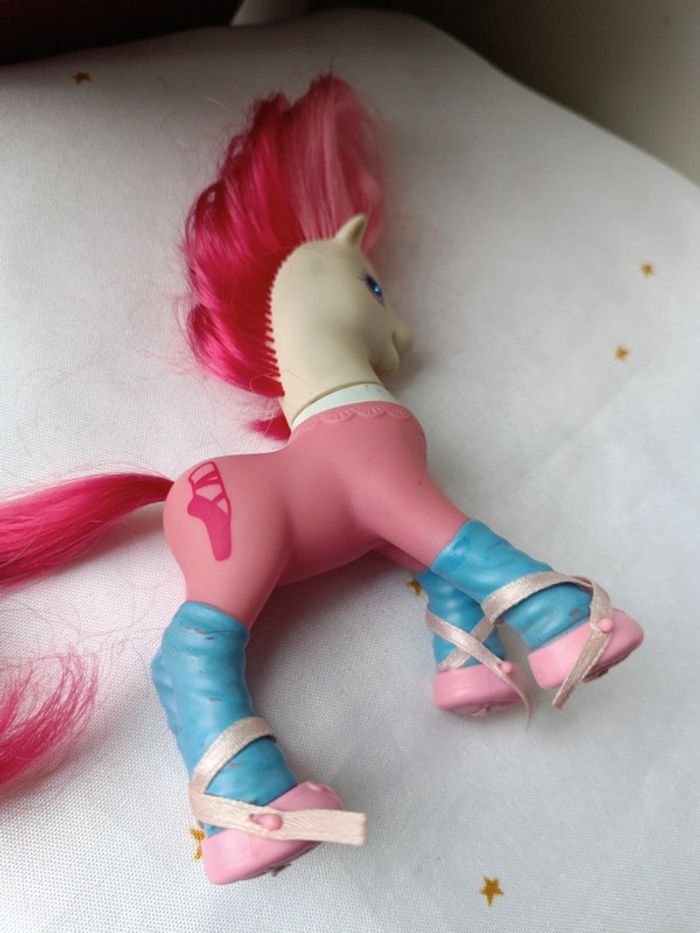 Little Pony petit poney wiki danseuse dance danse rose pink satin slipper hasbro wiki piroetta - photo numéro 7