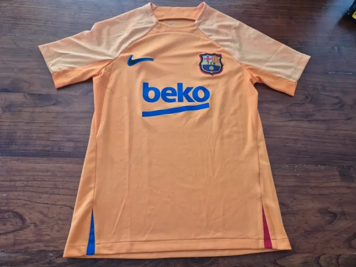T-shirt foot