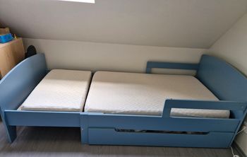 Lit évolutif 90x141/170/200 et table de nuit