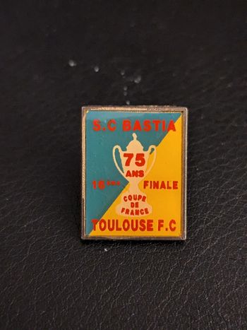 Pin's Coupe de France football Bastia Toulouse