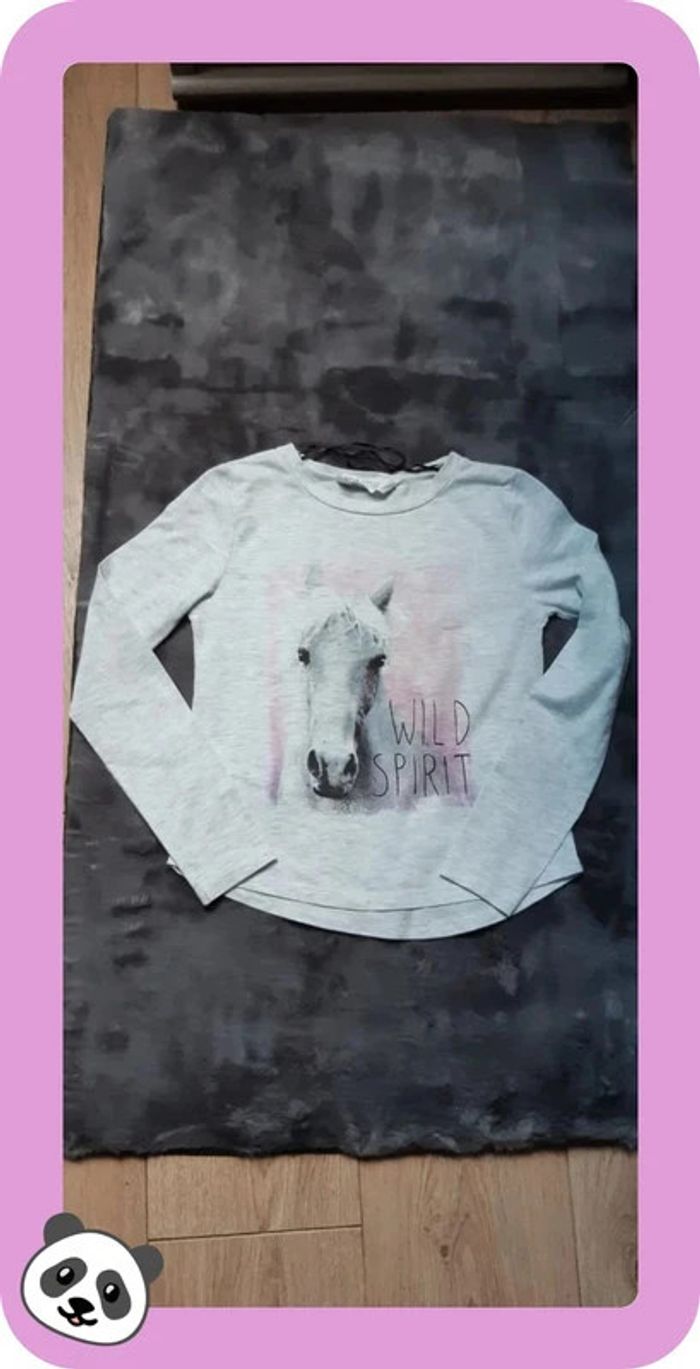 Tee-shirt ML h&m gris chiné motif licorne 134/140 cm en très bon état