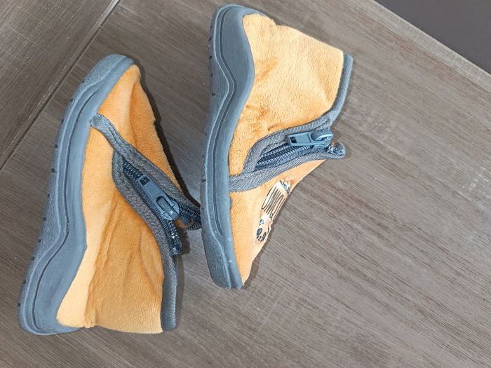 Chaussons taille 22 - photo numéro 2