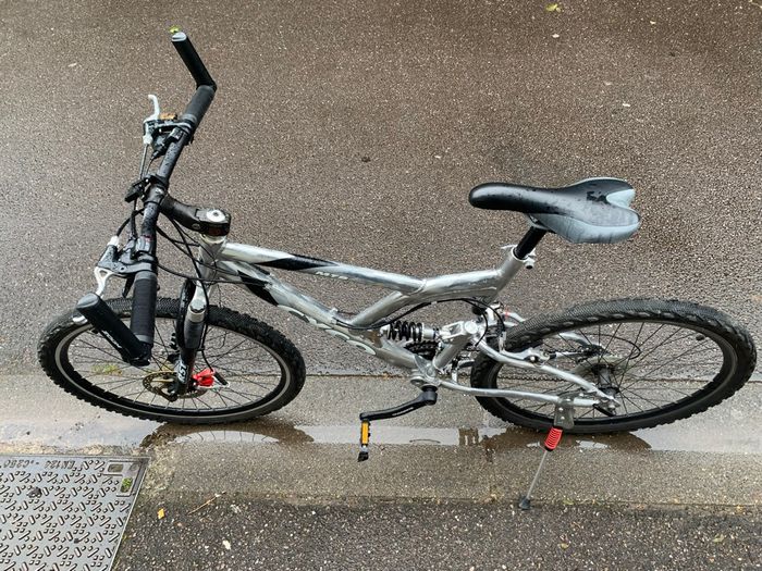 Vélo VTT suspendu - photo numéro 3
