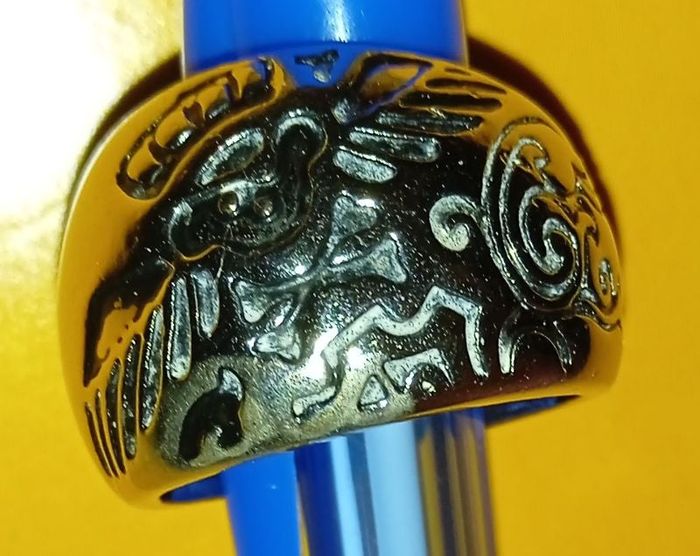 Bague large argenté style motarde