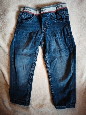 Jeans Levi's taille 18 mois