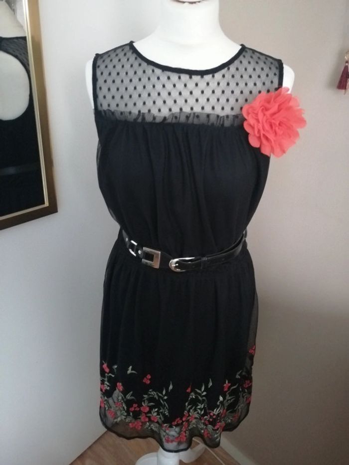 Robe en dentelle T38 - photo numéro 2