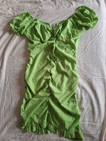 Robe verte à poids blancs