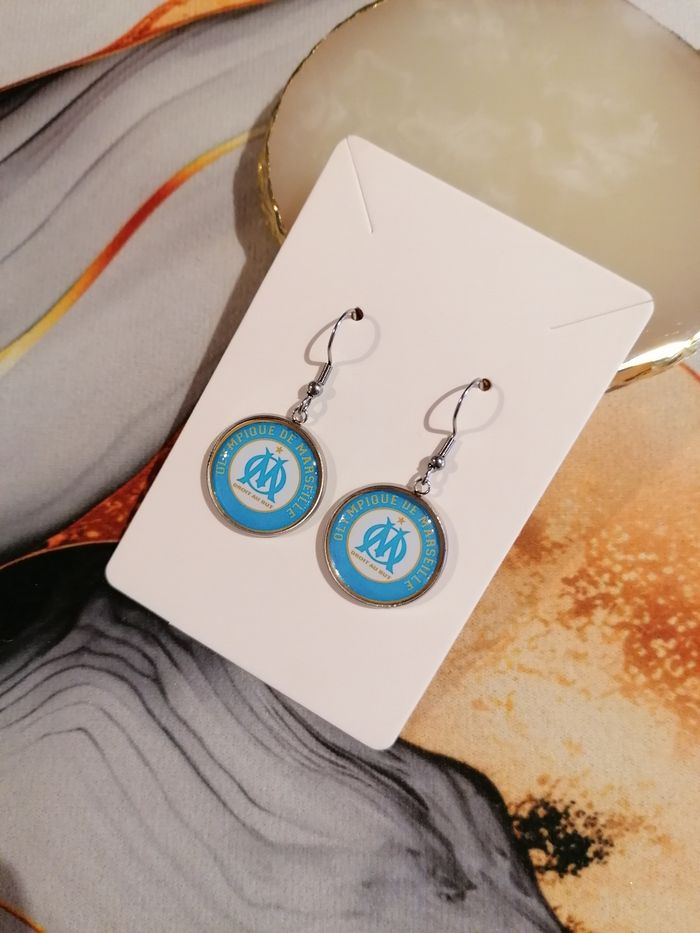 Boucle d'oreille olympique de Marseille