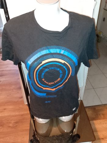 tee shirt noir a motif t m