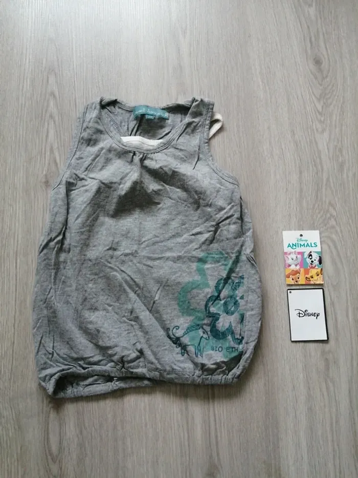 Débardeur gris doublé imprimé fleurs et cheval / vêt affaires / (5ans)