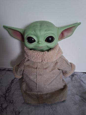 Poupée bébé Yoda
