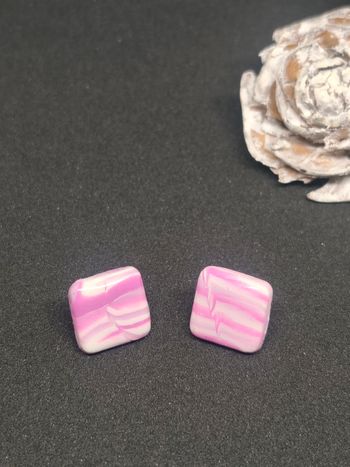 Boucles d'oreilles puces carrées pâte polymère 