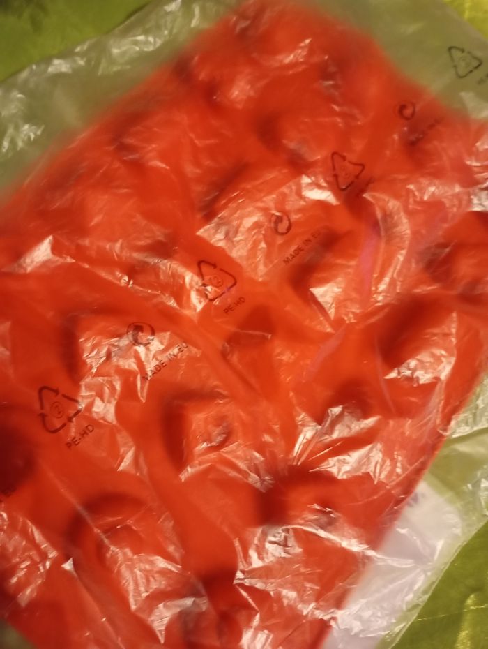 🖤 TUPPERWARE NEUF. MOULE CHOCOLAT. ROUGE. - photo numéro 3