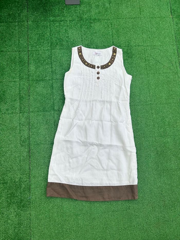 Robe en lin blanche Armand Thiery M 38 col bijoux