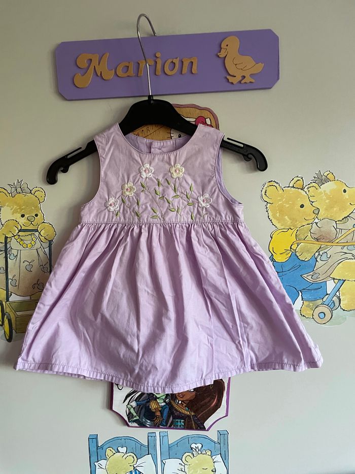Robe mauve à motifs, taille 3 mois