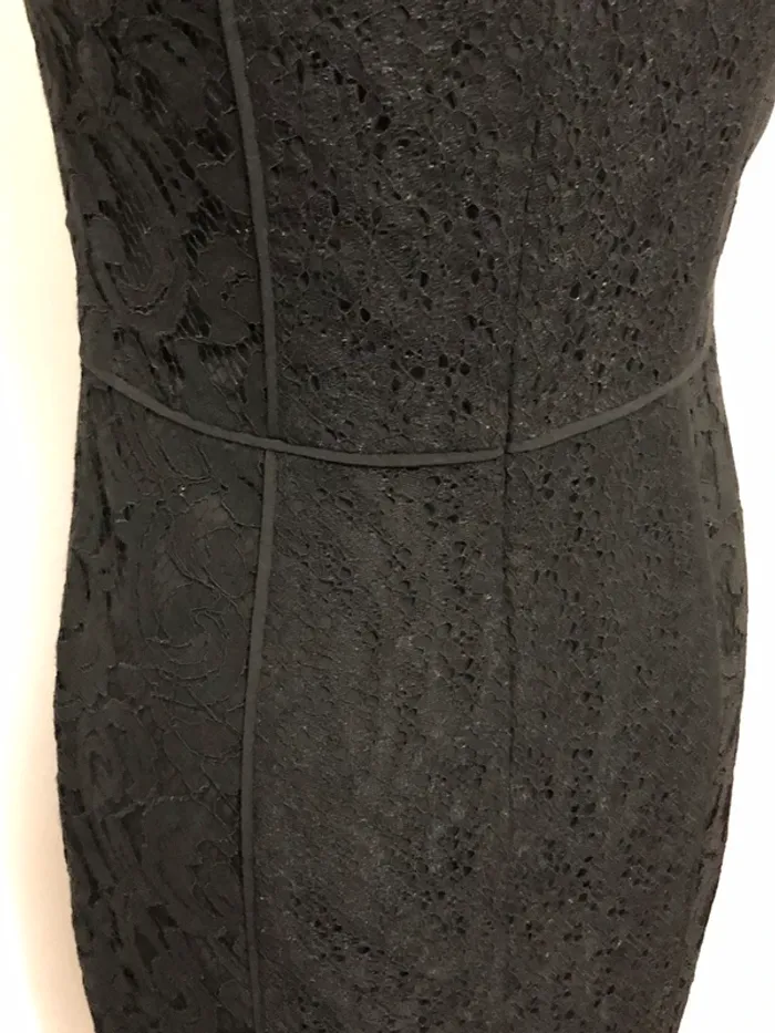 Robe chic noire en dentelle - photo numéro 4