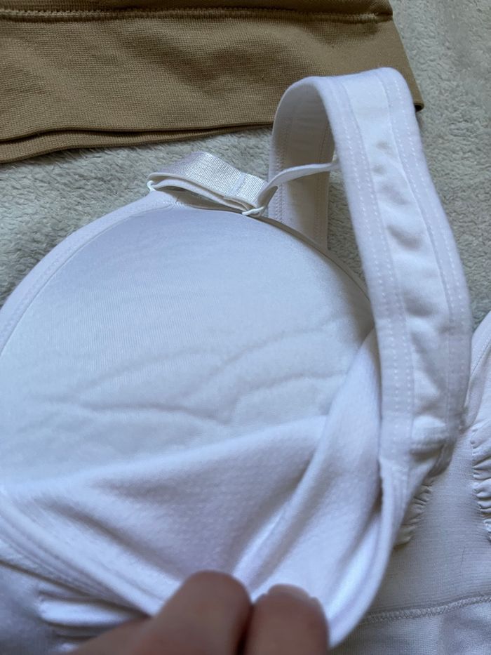 Lot 2 brassières Taille 44 - photo numéro 4