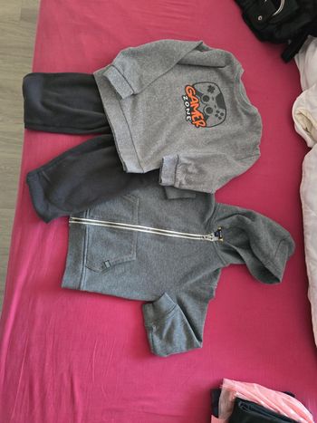 Lot veste et pyjama