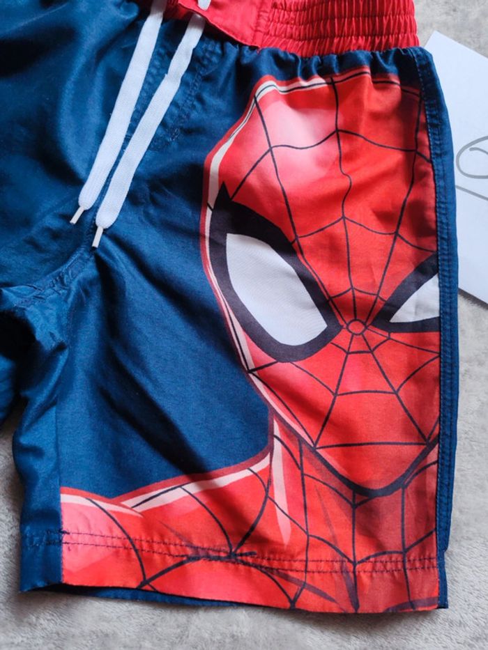 Short de bain Spiderman 6-7 ans - photo numéro 2