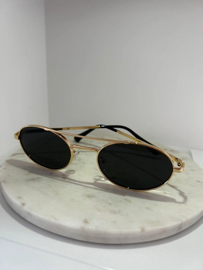 Lunettes de soleil neuves style vintage - photo numéro 3