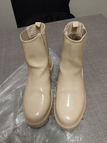 Très Jolies Boots Ecru Vernies p.37