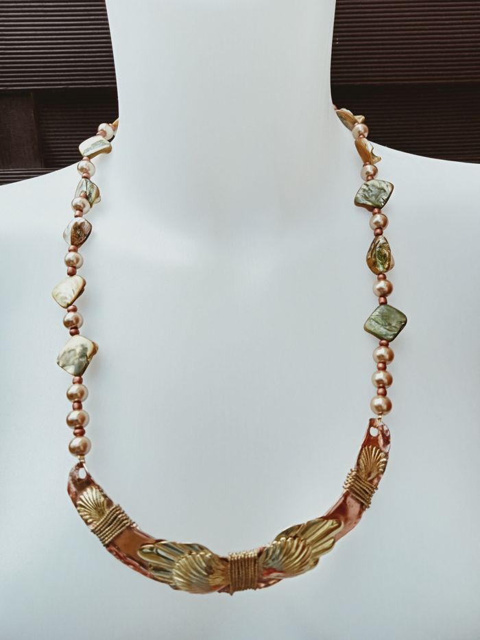 Collier metal et perles doré