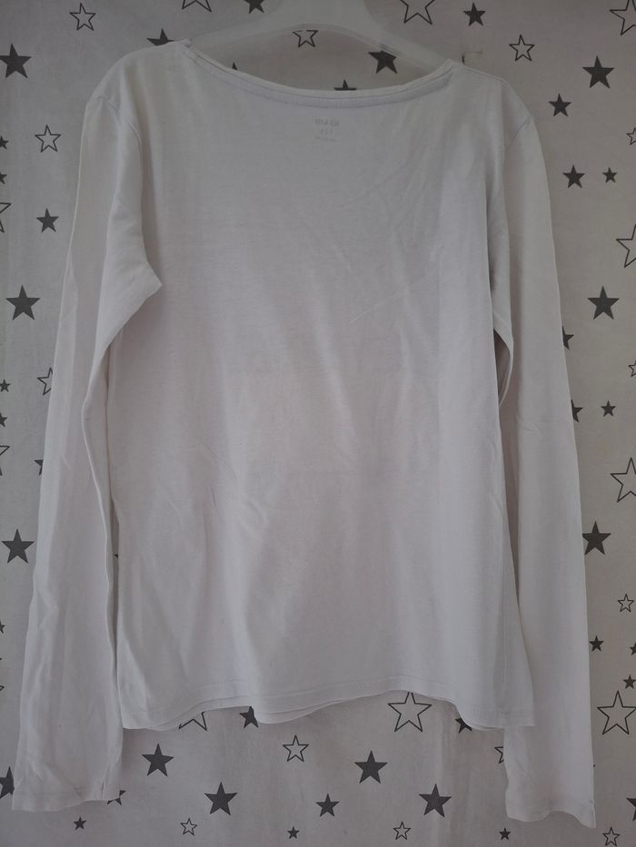 Tee-shirt blanc avec Inscription noir et fleurs 12 ans Kiabi
Très bon état ni trous ni tache - photo numéro 5