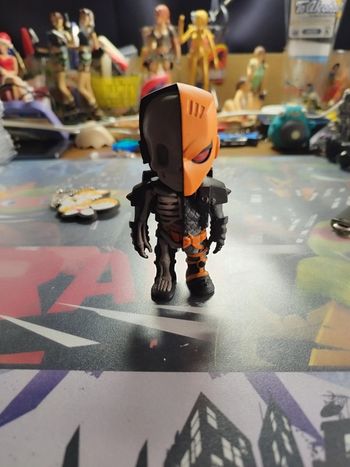 Figurine deathstroke