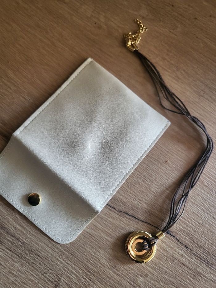 Collier avec pochette - photo numéro 2
