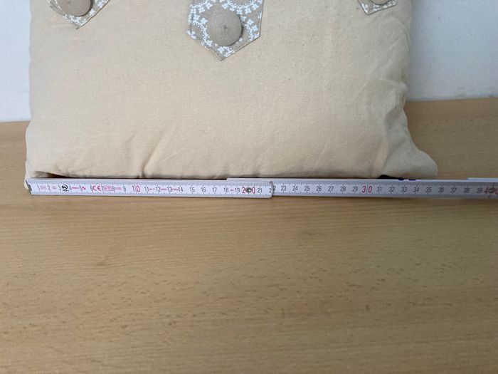 petit coussin beige - photo numéro 4