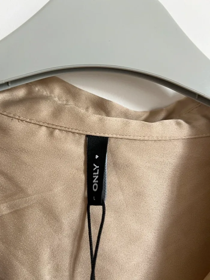 Chemise en satin Only L neuve - photo numéro 5