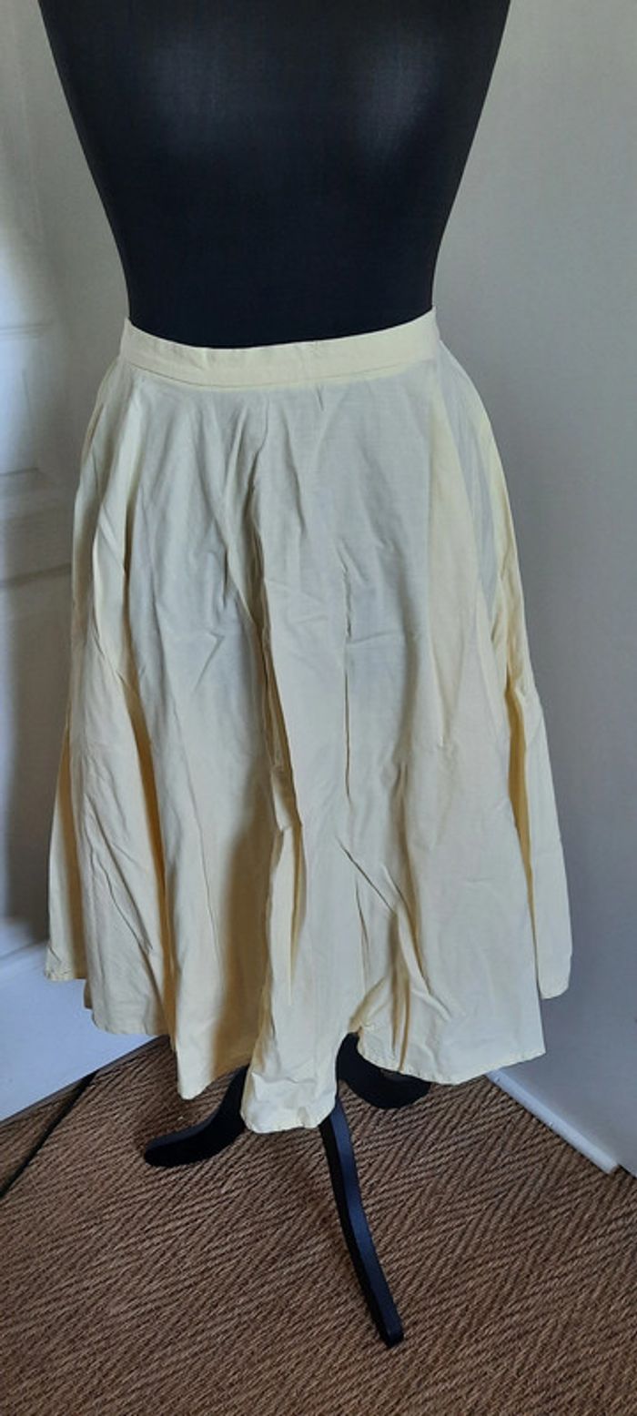 Jupe jaune à boutons