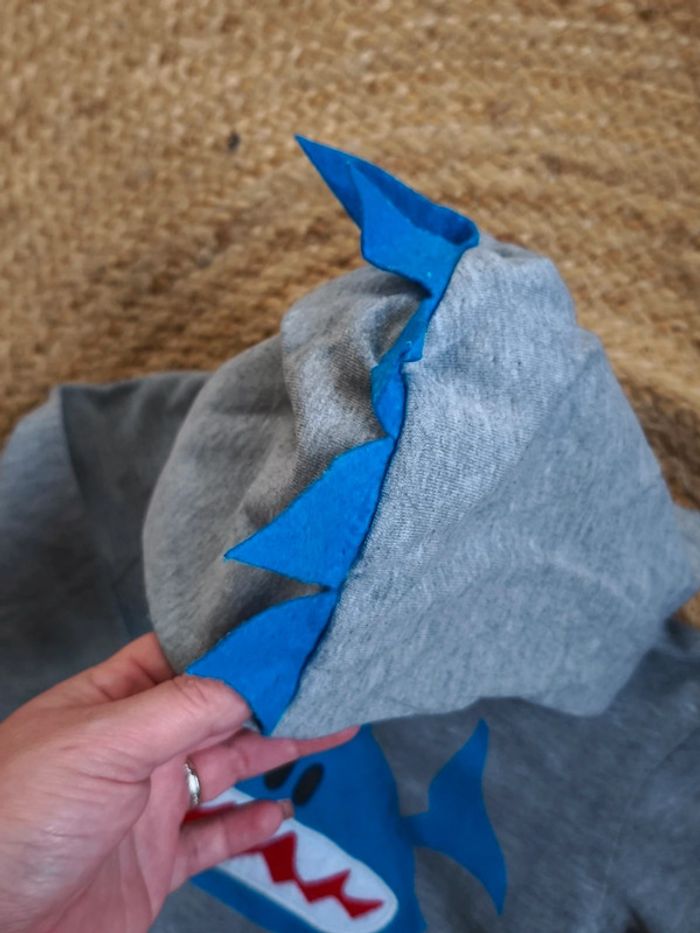 Sweat requin 2 ans - photo numéro 4