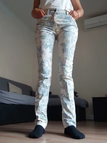 Jean taille basse blanc fleuri