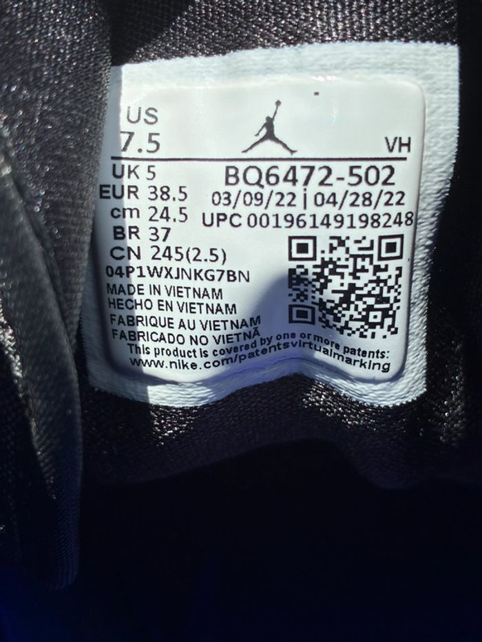 Basket Jordan 1 mis noir violette black grappe pointure 38 neuves sans boîte - photo numéro 11